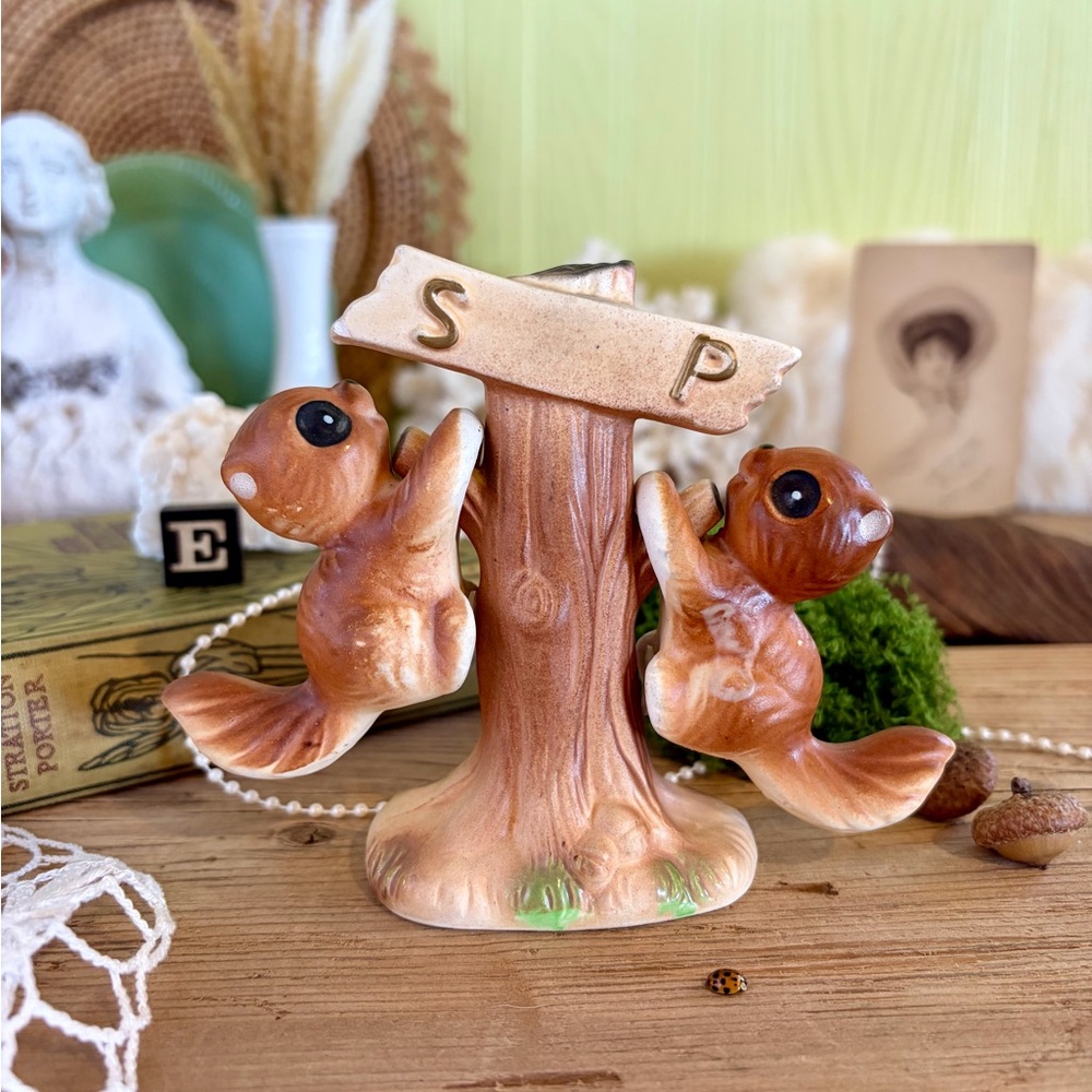Vintage Ceramic Squirrel S & P Shakers / Unique Home Decor / Kitchen / Nature
